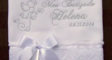 Toalha para Batizado Bordada com Guipir