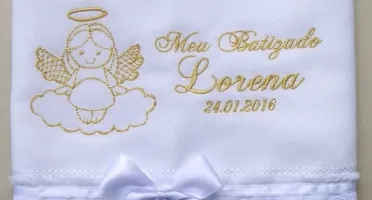 Toalha para Batizado Bordada com Guipir