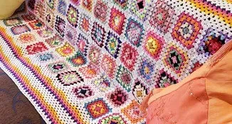 Manta em Crochê Multicolorida