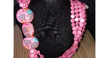 Colar Doçura Rosa com Contas e Corações Decorados