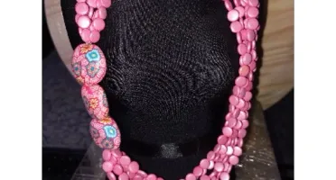 Colar Doçura Rosa com Contas e Corações Decorados