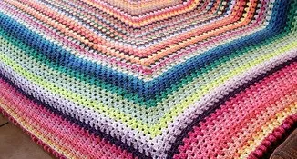 Manta em Crochê Multicolorida