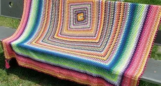 Manta em Crochê Multicolorida