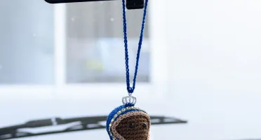 Mini Nossa Senhora Aparecida para Retrovisor em Amigurumi