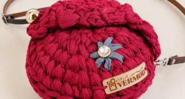 Bolsa de crochê Via Láctea vermelha
