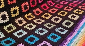 Manta Multicolorida em Crochê