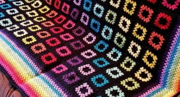 Manta Multicolorida em Crochê