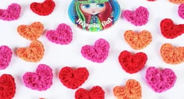 Kit de 50 Mini Corações em Crochê