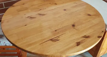 Mesa de jantar redonda em pinus e ferro 90 cm