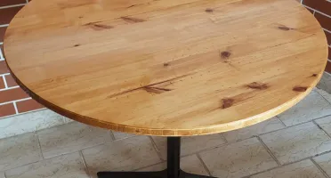 Mesa de jantar redonda em pinus e ferro 90 cm