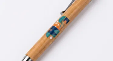 Caneta com Corpo Amadeirado e Tinta Azul