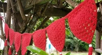 Varal de Bandeirinhas em Crochê