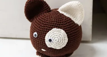Cachorro peso de porta em amigurumi