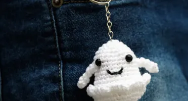 Chaveiro fantasminha em amigurumi