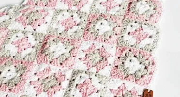 Bandana de Cabelo em Crochê Quadradinhos