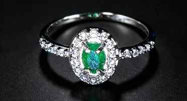 Anel luxo com esmeralda natural