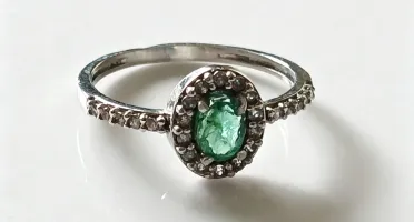 Anel luxo com esmeralda natural