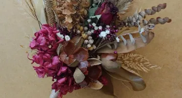 Buque com flores desidratadas (55cm)