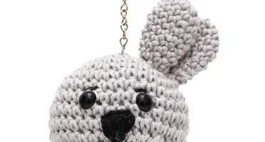 Chaveiro Cabeça de Coelho Cinza em Amigurumi