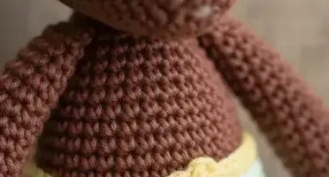Rinoceronte Marrom Amigurumi