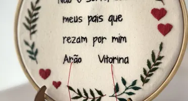 Presente católico - bordado em bastidor