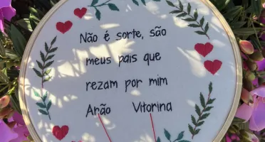 Presente católico - bordado em bastidor