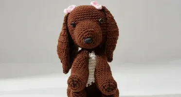 Cachorro Marrom Numquiditu em Amigurumi