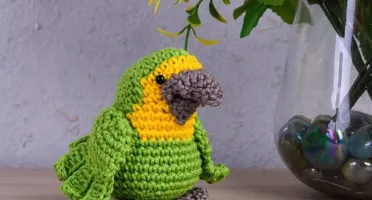 Papagaio Verde e Amarelo em Amigurumi