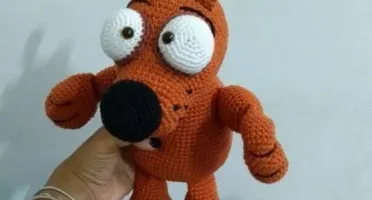 Cachorrinho Linguiça Amigurumi
