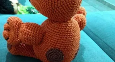 Cachorrinho Linguiça Amigurumi