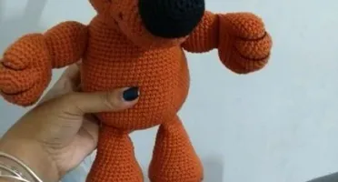 Cachorrinho Linguiça Amigurumi
