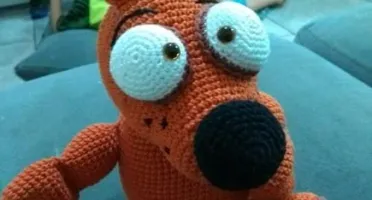 Cachorrinho Linguiça Amigurumi