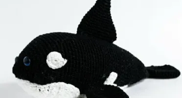 Orca peso de porta em amigurumi