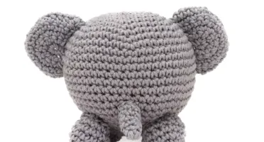 Elefante bola em amigurumi