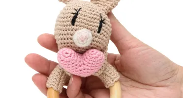 Mordedor Coelho Rosa Coração Amigurumi