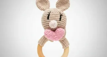 Mordedor Coelho Rosa Coração Amigurumi