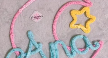 Nome na Lua com Estrela personalizado em Tricotin