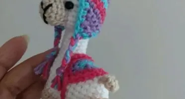 Chaveiro de crochê Lhama