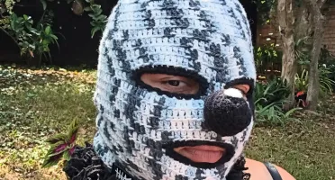 Balaclava Palhaço Camuflado em crochê
