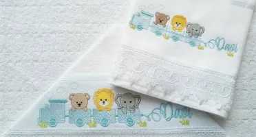 Kit Bebê com Toalha de Capuz, Toalha de Boca e Manta