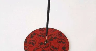 Porta Incenso Caveira Vermelha