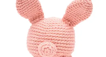 Coelho bola salmão em amigurumi