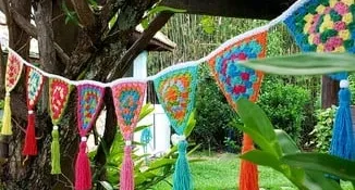 Varal de Bandeirinhas em Crochê