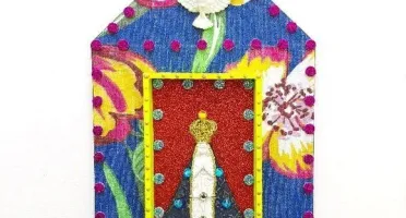 Capelinha de Madeira e Chita "N. S. Aparecida"