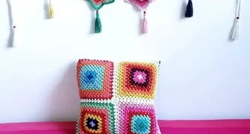 Kit Decoração Capa de Almofada/ Varal de Estrelas em Crochê