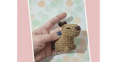 Chaveiro de Capivara, Maçã ou Abelha em Amigurumi