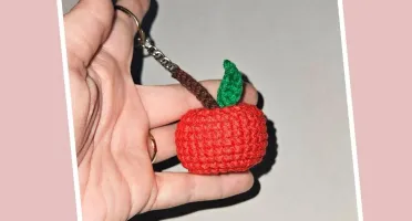 Chaveiro de Capivara, Maçã ou Abelha em Amigurumi