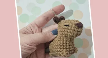 Chaveiro de Capivara, Maçã ou Abelha em Amigurumi