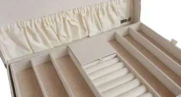 Caixa Bege de 5 Andares para Joias com Trinco