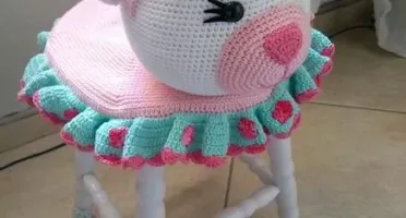 Capa para banquinho em croche